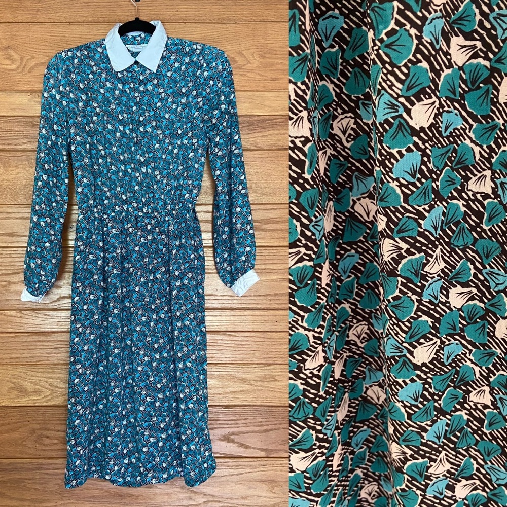 Vintage abstract leaf/petal pattern contrast collar and cuff dress